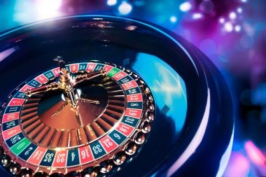 Live dealer at Captain's Bounty table on klikslot88 mobile app