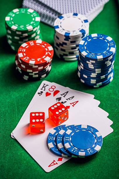 Dealer qualification and play decision
